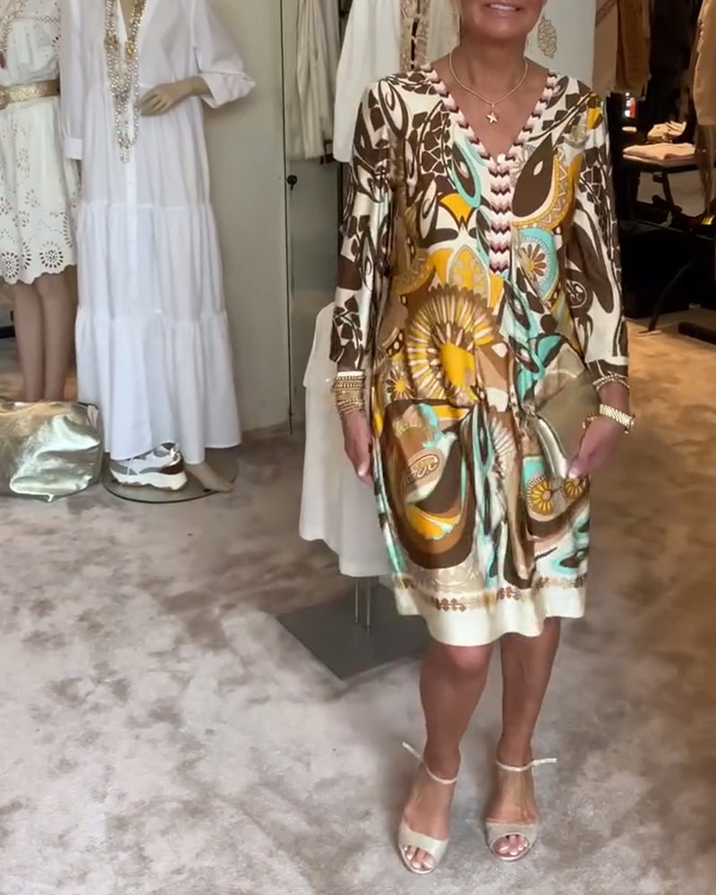 Lässiges Kleid mit V-Ausschnitt und Retro-Print