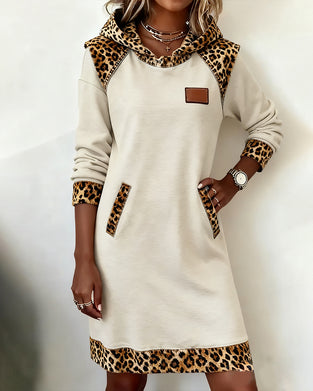 Lässiges Kleid mit Kapuze und Leoparden-Einsatz