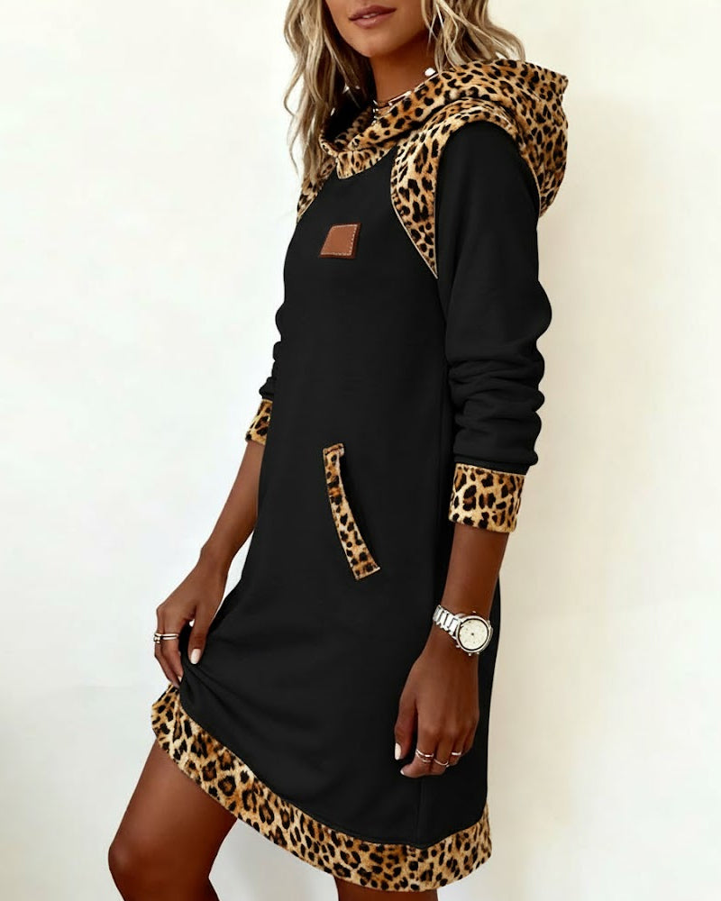 Lässiges Kleid mit Kapuze und Leoparden-Einsatz