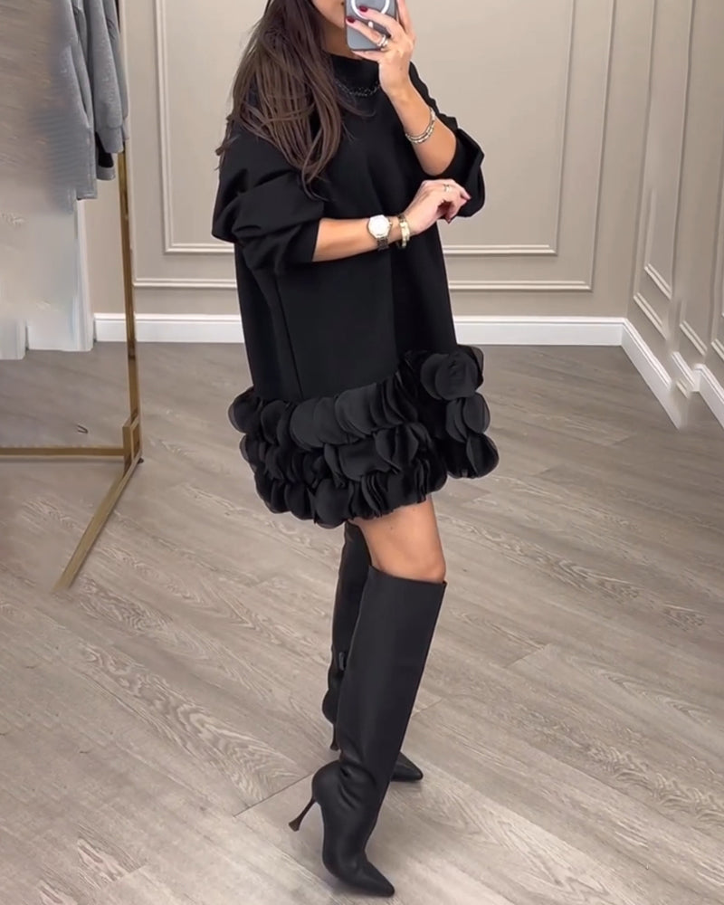 Elegantes Kleid mit Patchwork-Blütenblättern