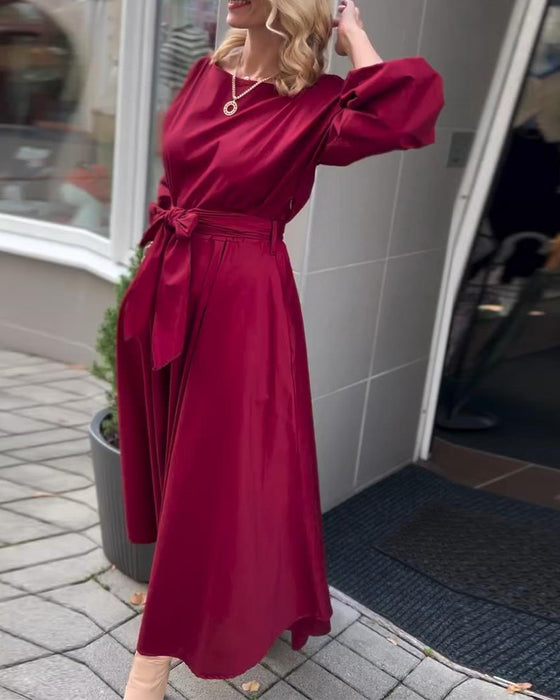 Lockeres und modernes Kleid mit langen Ärmeln