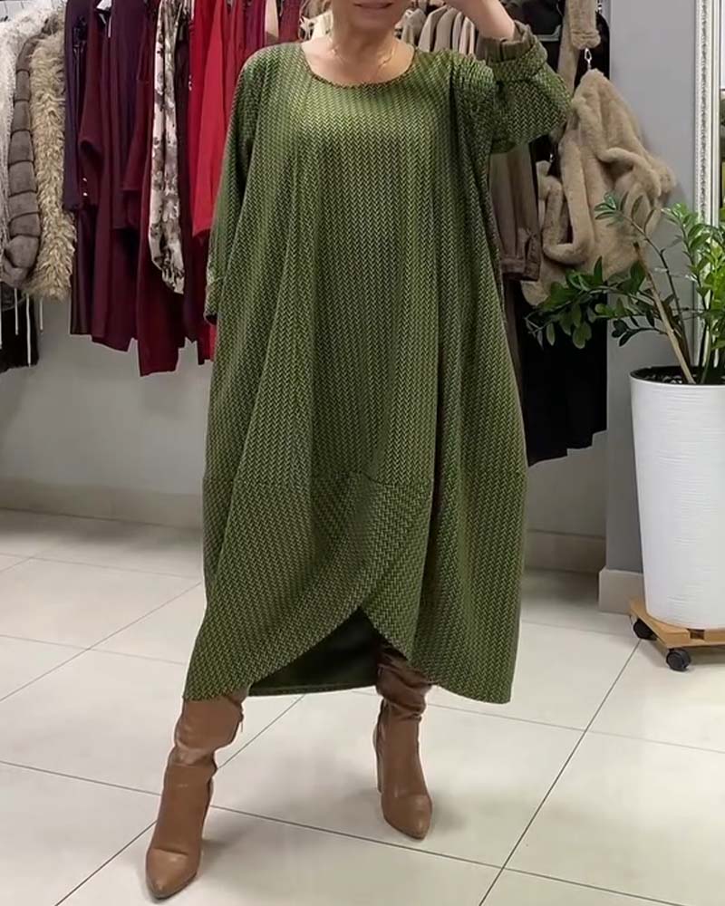 Kleid mit Rundhalsausschnitt in Übergröße und weiter Passform