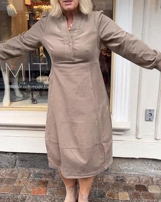 Lässiges Retro-Kleid mit langen Ärmeln