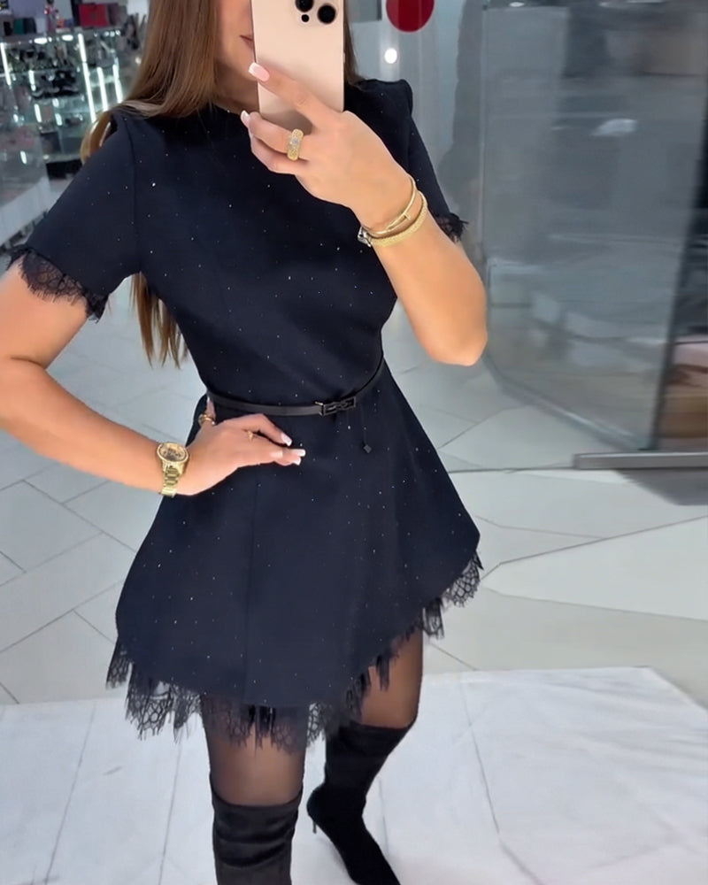 Funkelndes Spitzenkleid mit kurzen Ärmeln und A-Linie