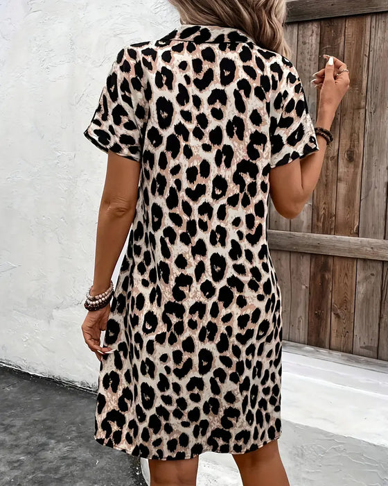 Figurbetontes Kleid Mit Leopardenmuster Und Reverskragen