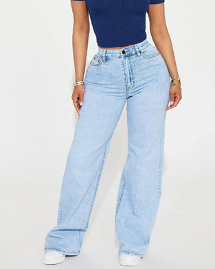 Highwaist-Jeans mit hebender Wirkung und leichtem Glockenrock