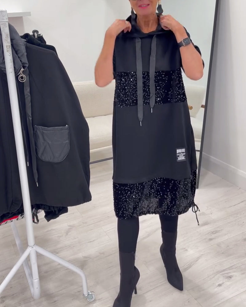 Kleid mit Kapuze und modischem Patchwork