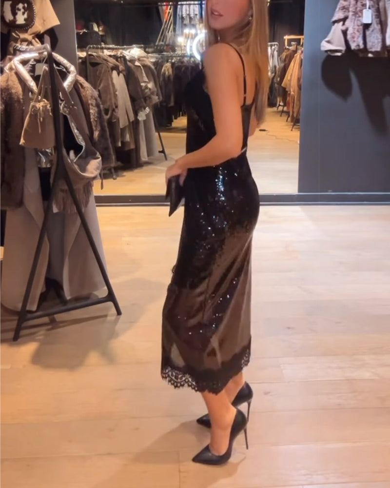 Anspruchsvolles Abendkleid mit Spaghetti-Trägern