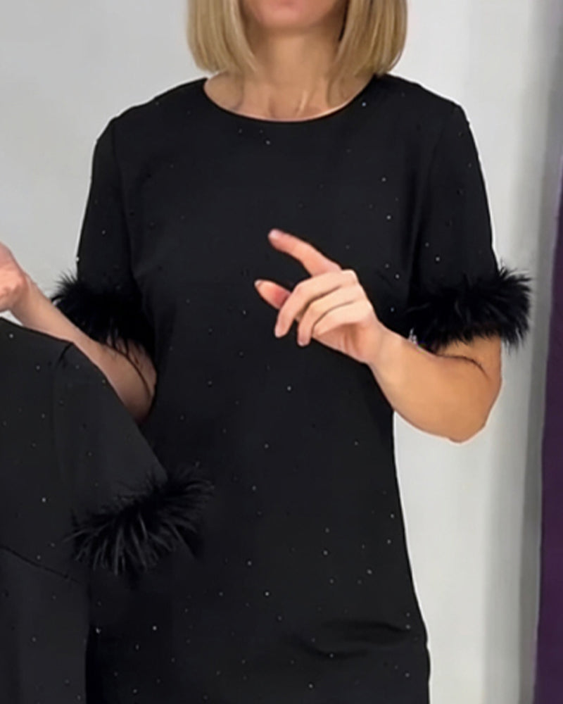 Meshkleid Mit Straußenfedern Und Hotfix-Strasssteinen