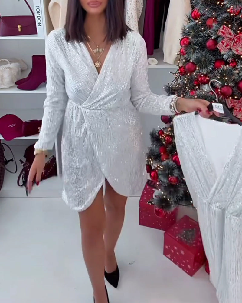 Elegantes Kleid mit tiefem V-Ausschnitt und Schlitz