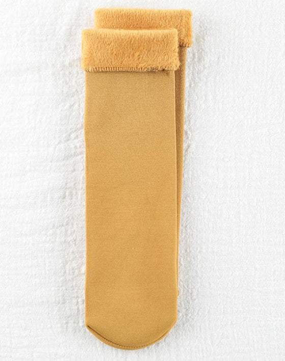 Weiche plüsch-bodensocken für den winter