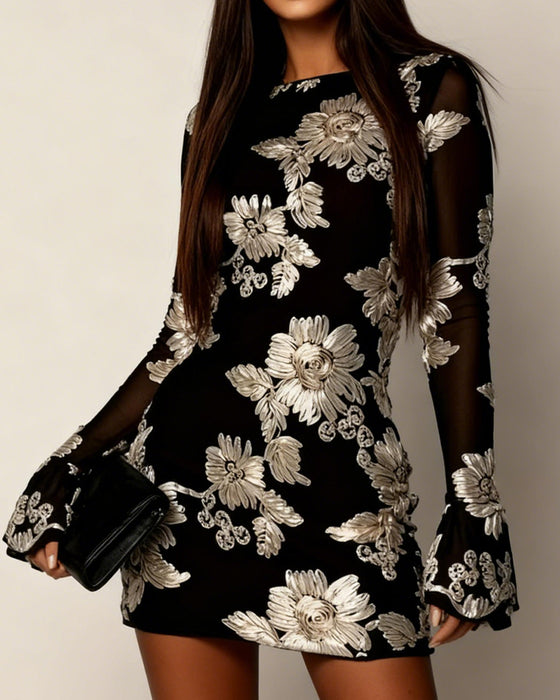 Modisches gehäkeltes gerades Kleid