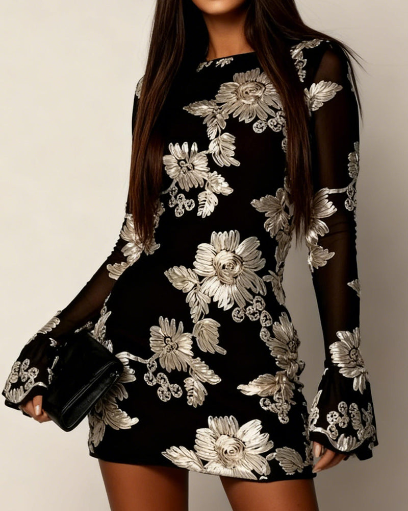 Modisches gehäkeltes gerades Kleid