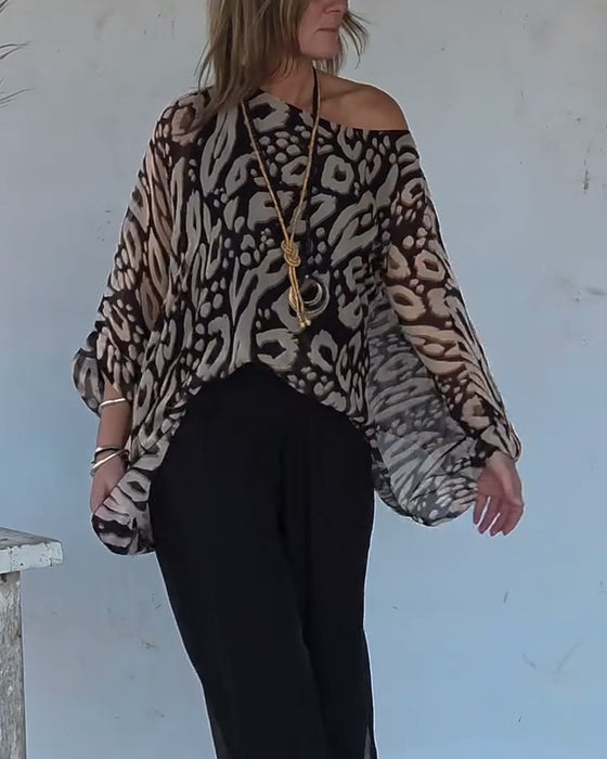 Langärmlige Bluse mit unregelmäßigem Fledermaus-Print