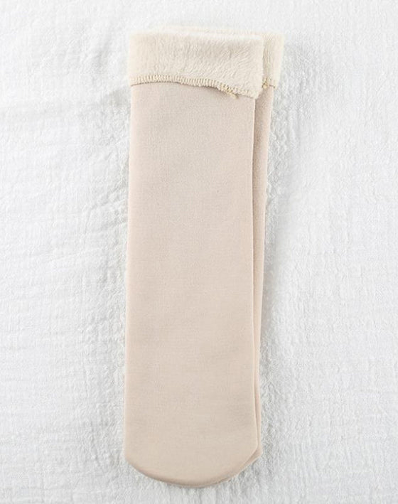Weiche plüsch-bodensocken für den winter