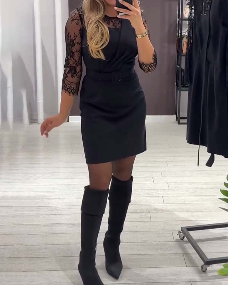 Kleid mit taillierender Passform und Patchwork-Details