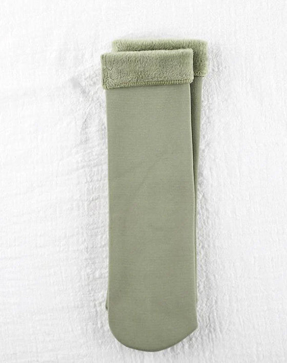 Weiche plüsch-bodensocken für den winter