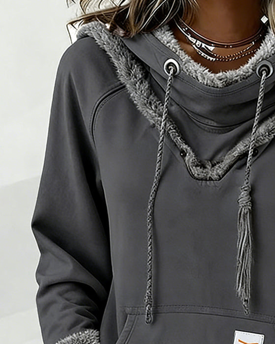 Langärmliges Sweatshirt mit Patchwork-Details und Tasche