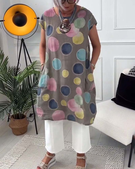 Bunte bluse mit tupfenmuster