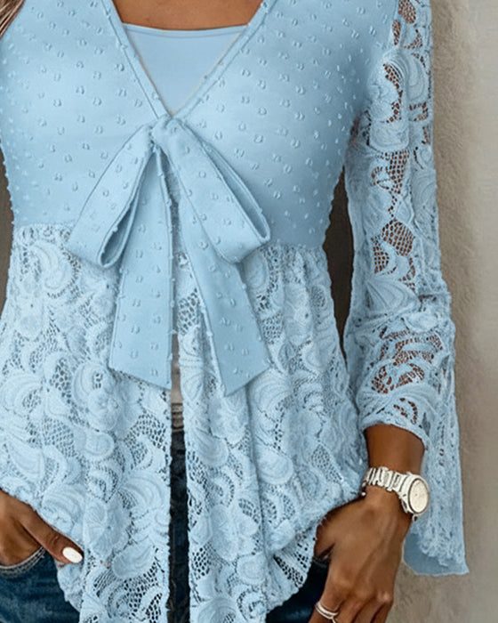 Unifarbene Bluse mit Glockenärmeln und V-Ausschnitt