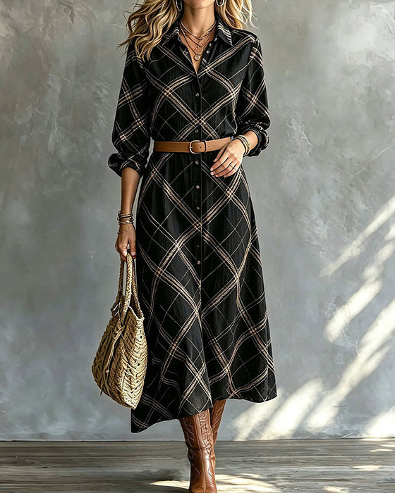 Kleid Revers Knopf A Saum