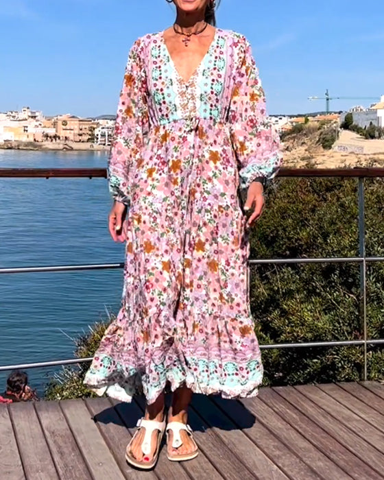 Kleid mit Blumendruck und V-Ausschnitt