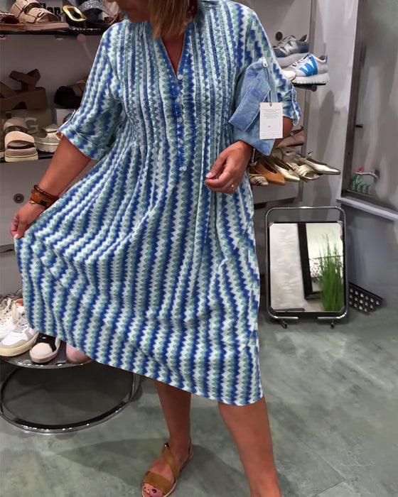 Kleid mit Wellenmuster