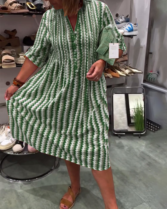 Kleid mit Wellenmuster