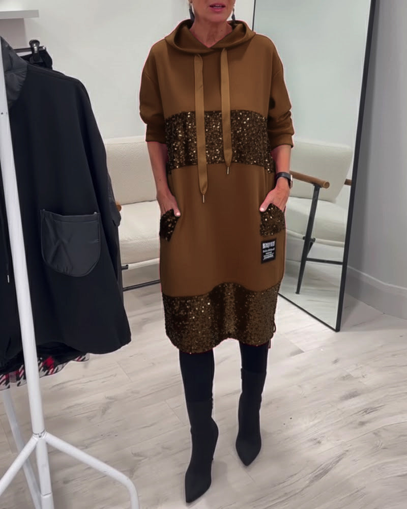 Kleid mit Kapuze und modischem Patchwork