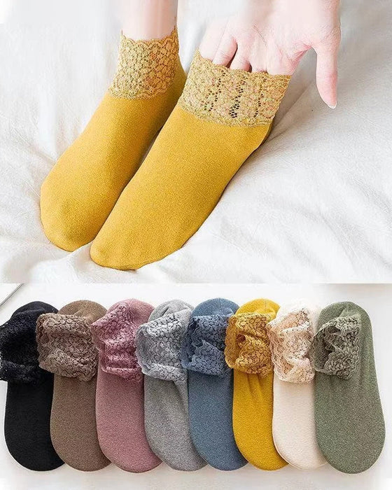 Neue warme Socken mit modischer Spitze