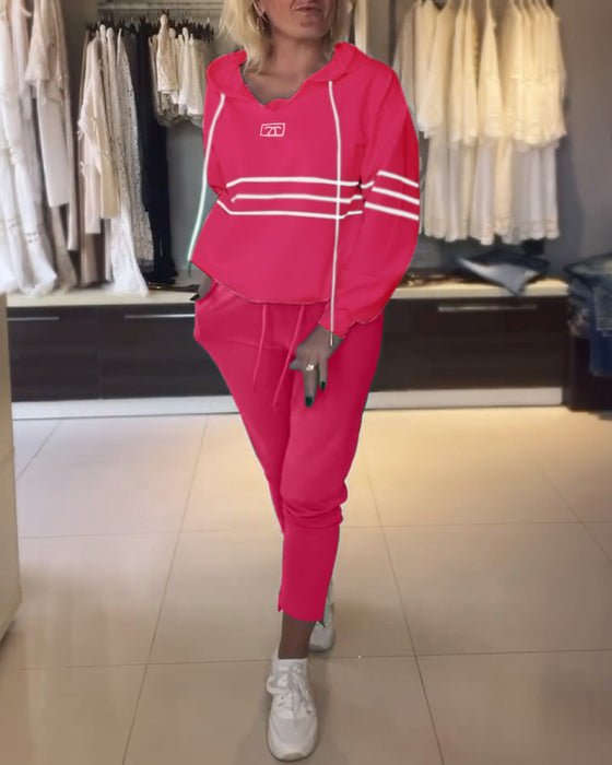 Lässiges kapuzenpullover-set mit streifenmuster