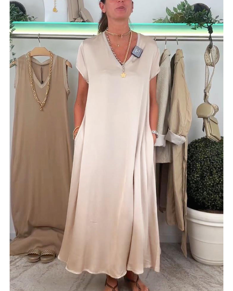 Lässiges, einfarbiges kleid mit V-ausschnitt und tasche