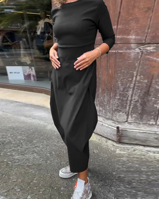 Schlichtes, einfarbiges, elegantes Kleid mit langen Ärmeln und Tasche