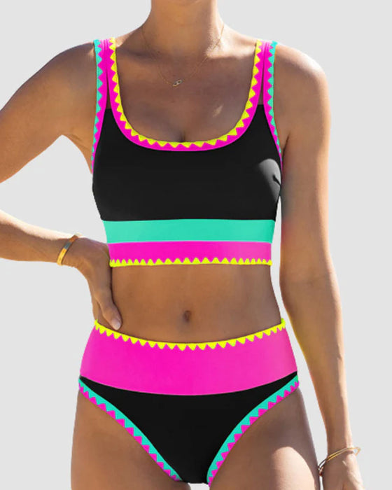 Stilvoller, dreiteiliger Badeanzug im Color-Blocking-Design