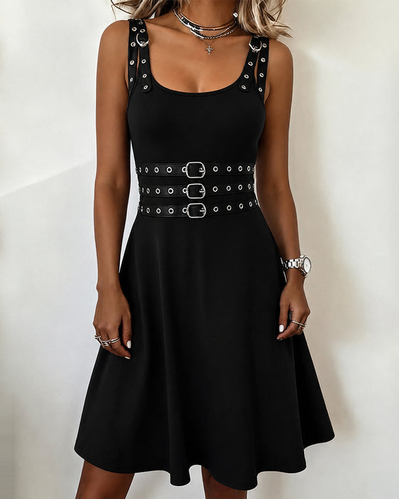 Kleid Quadratischer Ausschnitt Träger Metallring Ärmellos