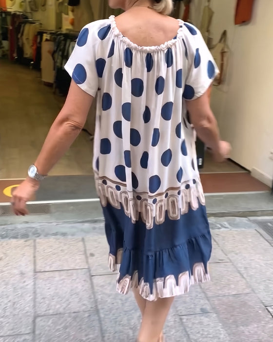 Kleid Quadratischer Ausschnitt Großes Pünktchen Rüsche Kontrast