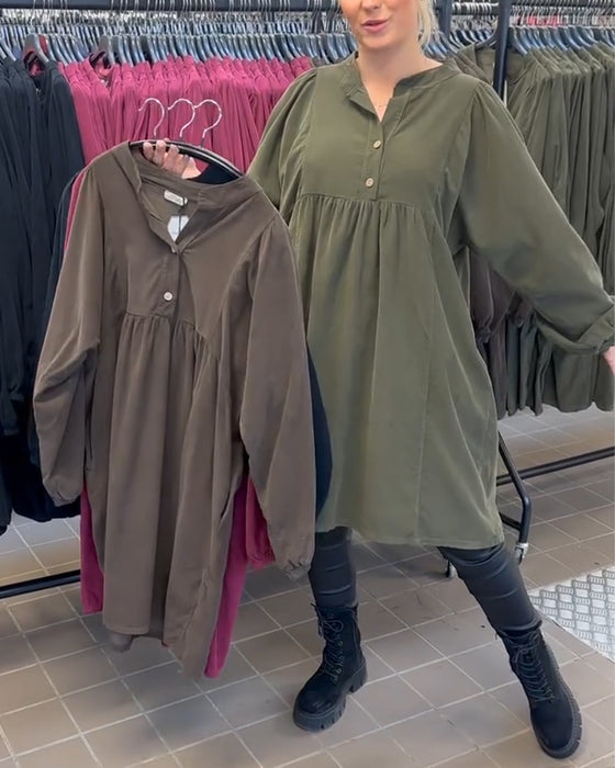 Geknöpftes Kleid mit V-Ausschnitt und langen Ärmeln