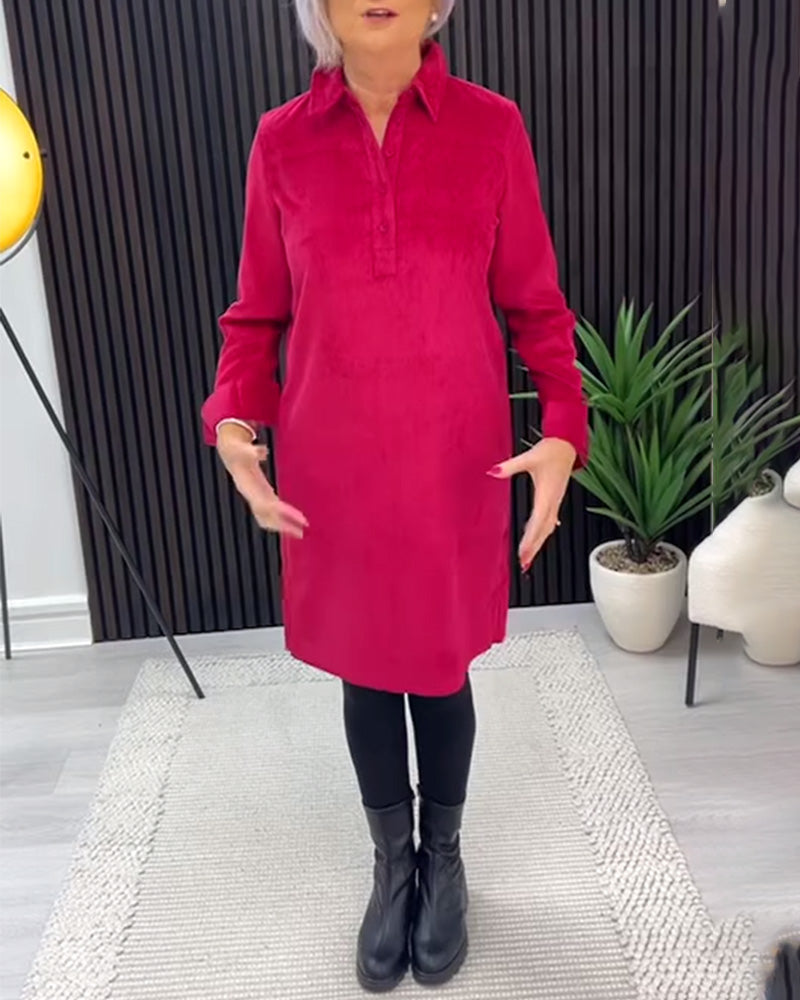 Unifarbenes langärmeliges Kleid mit Revers