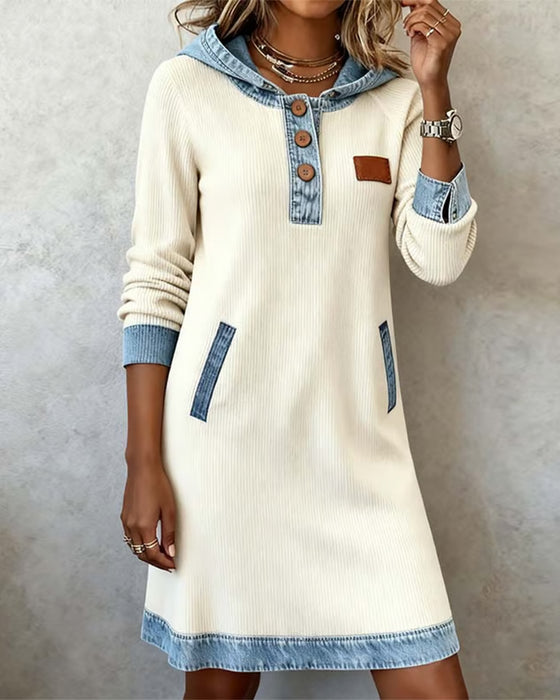 Kleid Mit Kapuze, Knopfdetaillier Und Jeans-Panel-Design
