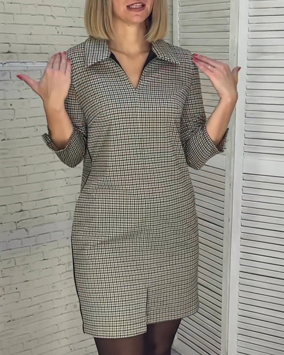 Kleid mit V-Ausschnitt, langen Ärmeln und Schlitzen
