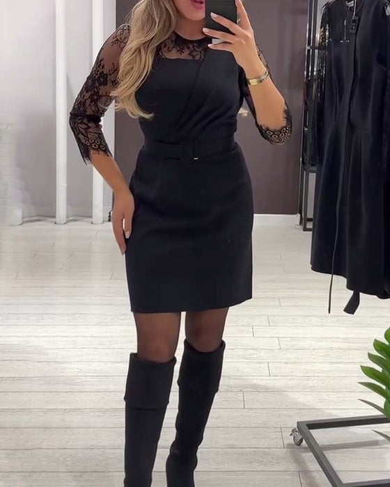 Kleid mit taillierender Passform und Patchwork-Details