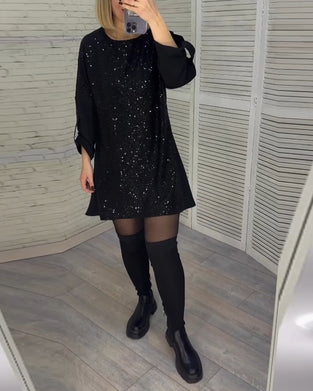 Kleid mit Pailletten und gerüschten Ärmeln