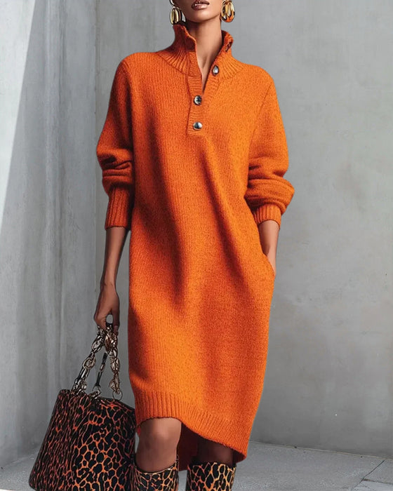 Unifarbenes Kleid mit Knöpfen und hohem Kragen