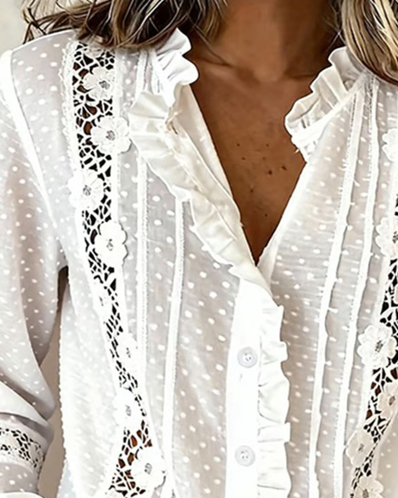 Ein vielseitiges Hemd mit Rüschenkragen und Patchwork