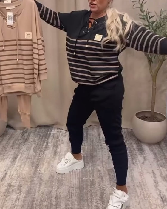 zweiteiliges Set mit lässiger gestreifter Sporthose bis zum Knöchel