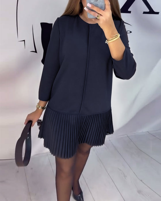 Kleid mit Dreiviertelärmeln und Akkordeonfalten