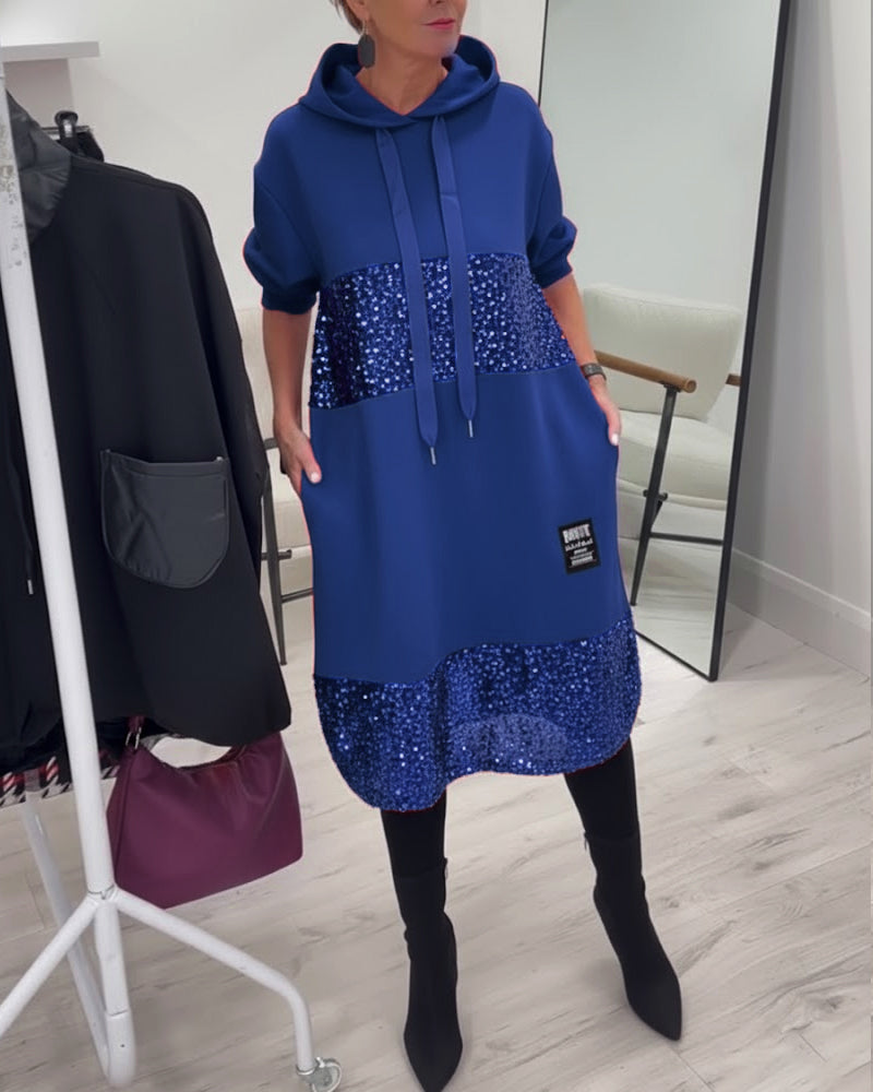 Kleid mit Kapuze und modischem Patchwork
