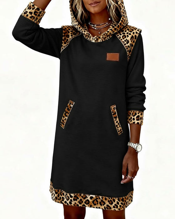 Lässiges Kleid mit Kapuze und Leoparden-Einsatz