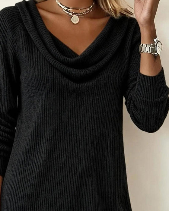 Gerade Geschnittenes Kleid Mit Langen Ärmeln Und Kuschelkragen