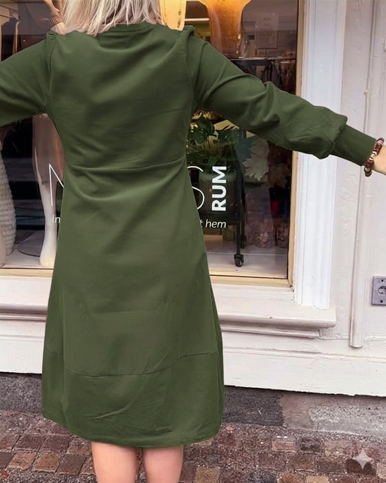 Lässiges Retro-Kleid mit langen Ärmeln